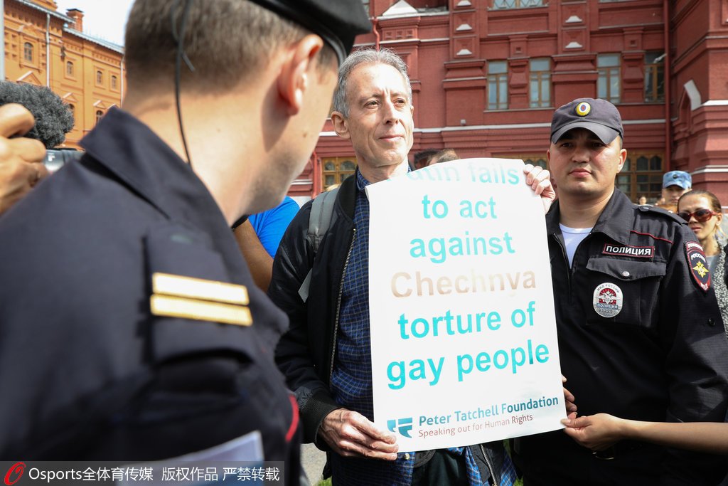 俄罗斯世界杯开幕，同性恋人士进行抗议被捕