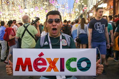 墨西哥球迷对诺伊尔唱反同性恋歌曲,国际足联已展开调查