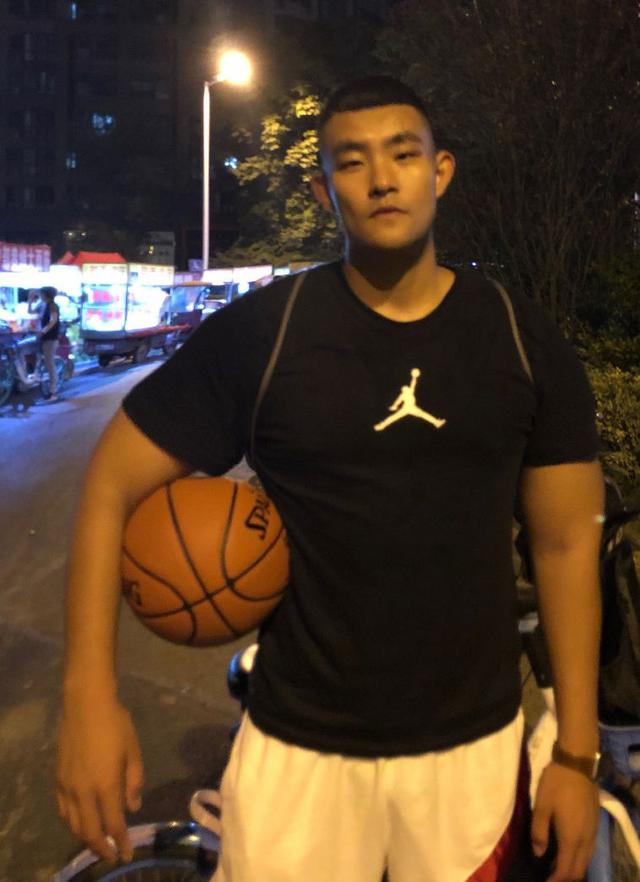 187CM上海大学篮球体育生，这味道很男人