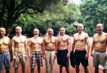 70岁老爷子练出健硕身材，在他面前，年龄真的只是数字