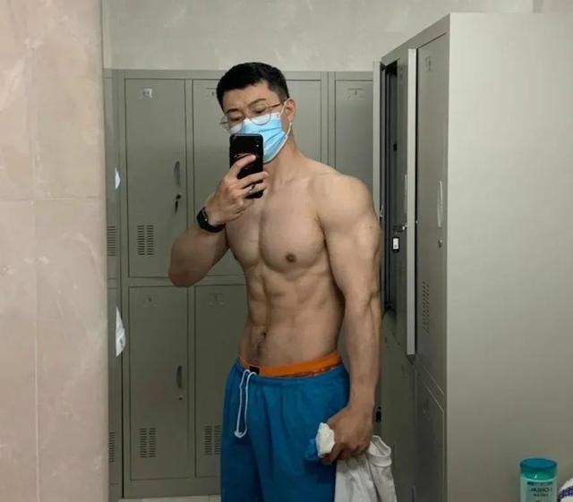 又一个北京肌肉医生刷屏，现在的医生都这么好了吗？